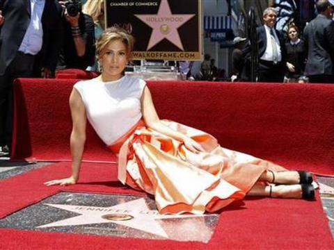 И Джей Ло със звезда на алеята на славата