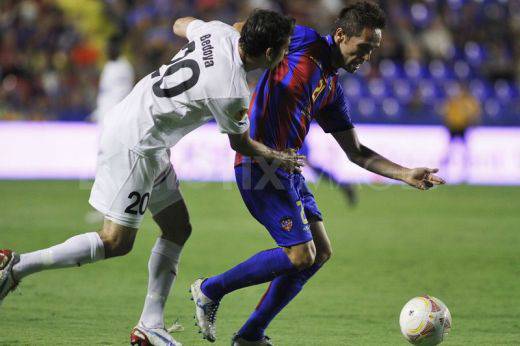 Мичел остава във Валенсия