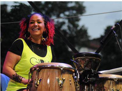 Лили Йончева ще учи деца да свирят на 50 африкански барабани