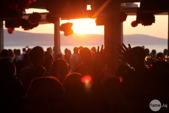 DJ парти, летящи фенери и светлинно шоу за Джулай морнинг в Сънито