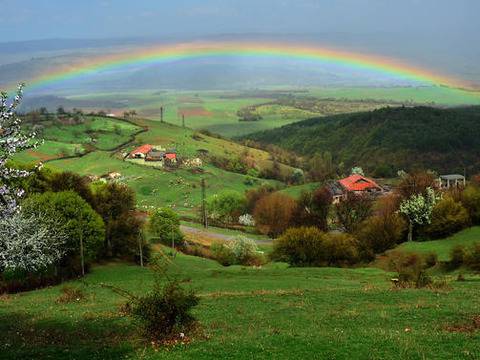 Слънце, дъжд и гръмотевици ни очакват днес
