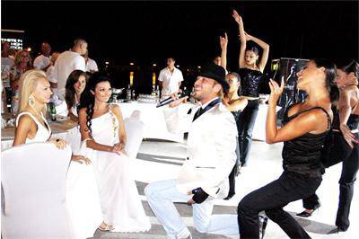 На бяло парти не се пие цветен алкохол