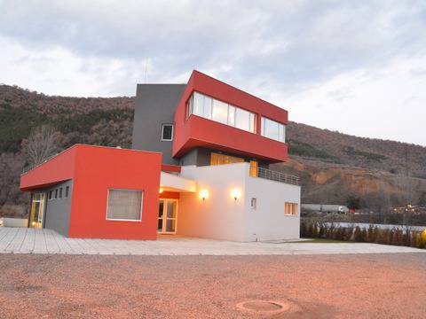 На Риболов в Къща за Гости до Брега на Струма – Железница