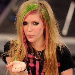 Аврил Лавин се омъжи за приятеля си