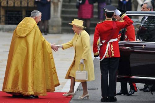 Тайните на чантичката на Елизабет II