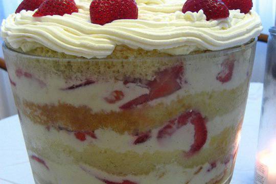 Бърза крем-торта с готови блатове