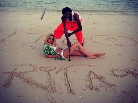 Rita Ora топлес в клипа Torn Apart на Snoop Lion (Видео)