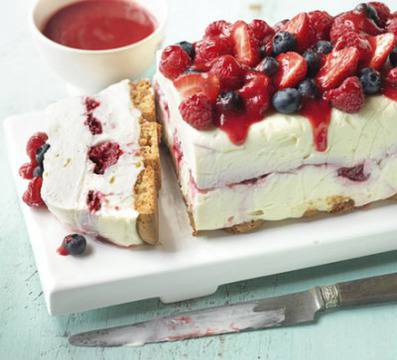 Чийзкейк с бял шоколад и летни плодове