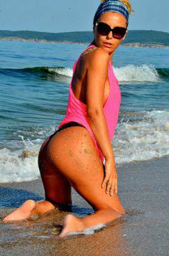 Камелия с провокативни морски снимки видяна 17619 коментари 24