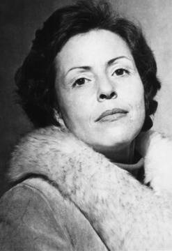 Актрисата Божидара Цекова на 75 г.: Явих се на изпита във ВИТИЗ със сватбените обувки на майка ми