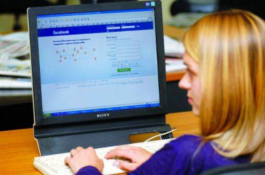 Фейсбук пусна чат стаи