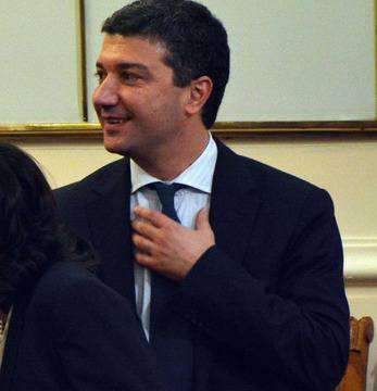 Драгомир Стойнев за енергетиката: Все едно се разхождам със запалка в стая с барут