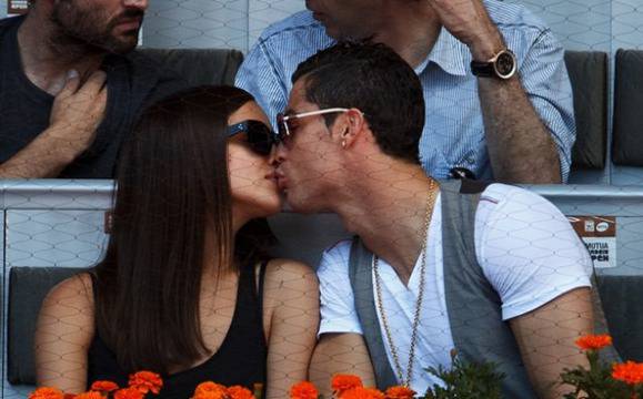 Кристиано Роналдо и Ирина събират тен в Сингапур