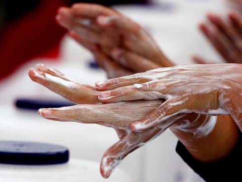 Знаем ли как и колко често да мием ръцете си