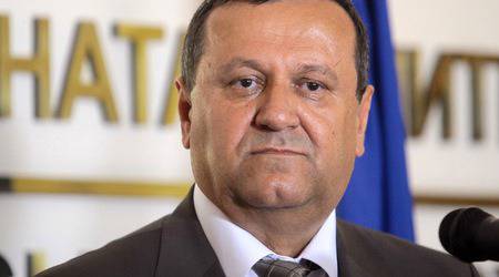 Отлагат увеличението на минималната работна заплата?