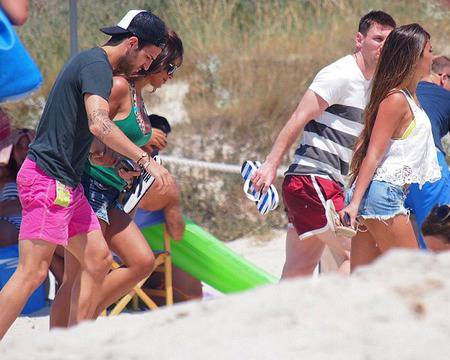 Меси и Сеск на море с половинките и децата си (фотогалерия)