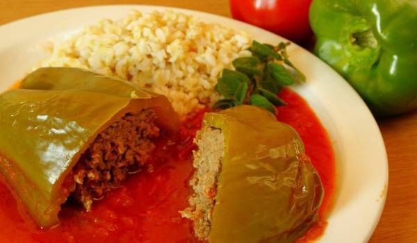 Пълнени чушки с ориз и домати