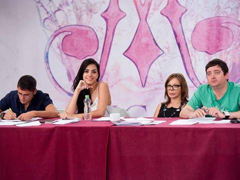 Кючек и стихове на кастинг за Мис България