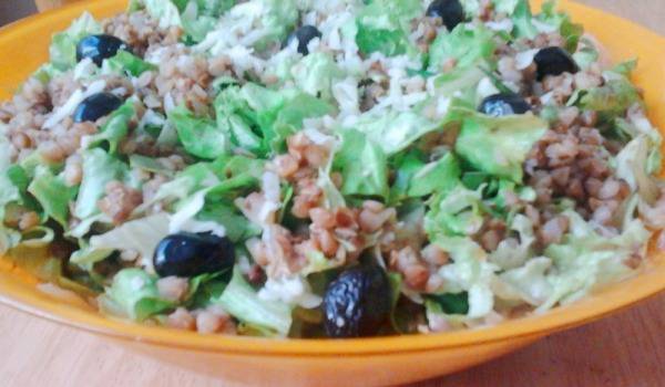 Свежа салата с елда