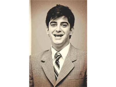 Катето Евро подарява на сина си Александър Кадиев правописен речник