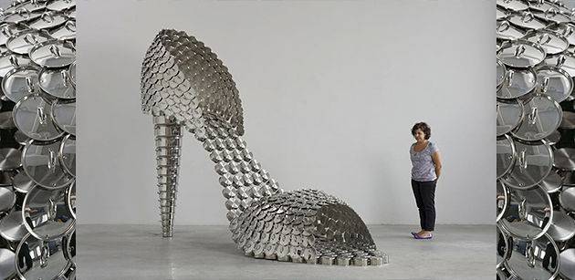 Скулптура с тенджери и капаци