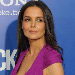 Фен на Кейти Холмс нападна Сури