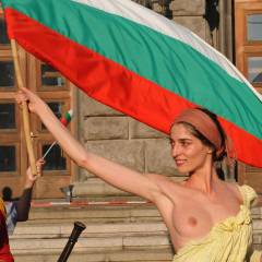 Таня Илиева участва в емблематична жива картина на протестите