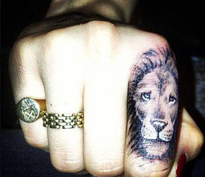 Кара с нов татус на стъпалото видяна 7183 коментари 6