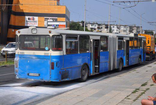 Автобус се запали в движение