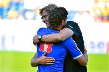 Рангелов се прегръща с Юрген Клоп