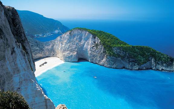 Navagio Beach – най-зрелищният плаж в света (снимки)