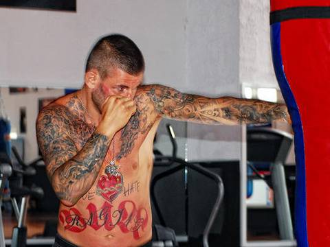 Татуираният ММА боец