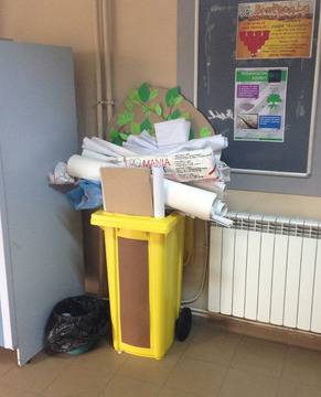 Студенти превърнаха близо тон хартия от стари чертежи в… дървета