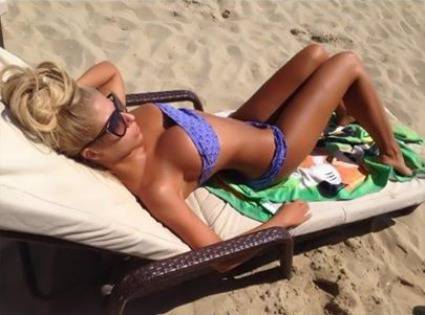 Андреа секси на плажа (снимки)