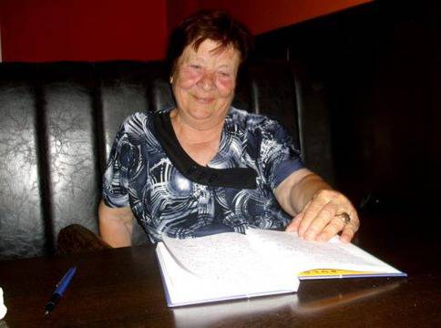 80-годишната учителка Тонка Томова: Днес всички пишат „свободни съчинения“ на гърба на българските класици