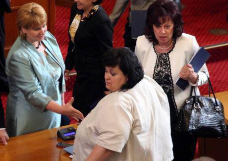 Днес гласуват оставката на Искра Фидосова