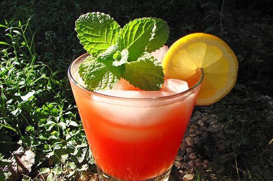 Летен безалкохолен коктейл с диня