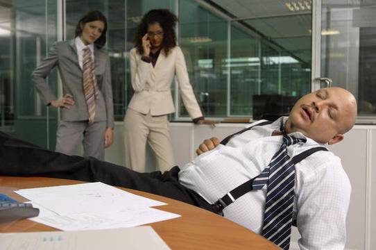 Из дневника на един служител с махмурлук