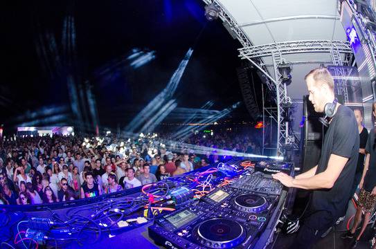 Стартира Solar Summer 2013 на Cacao Beach