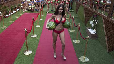 Ваня стана студент в „Мис България 2013“