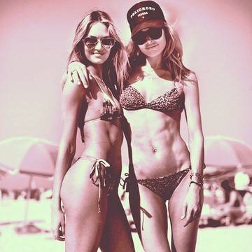 Супермодели по бански – 24 „обикновени“ фотографии на необикновено красиви жени