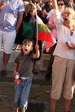 Баба и внуче, Оставка !!!!!