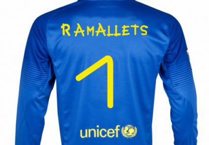 Вратарите на Барса с надпис „Рамайетс“