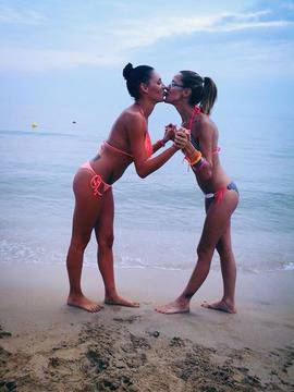 Златка Димитрова разгорещи Facebook! (СНИМКИ)