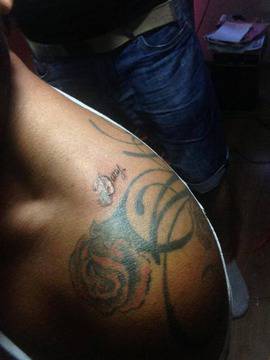 Вижте новата татуировка на Азис видяна 6343 коментари 2