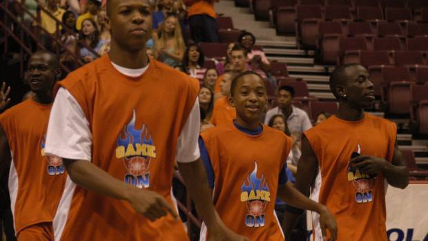 Като Майк 2: Стрийтбол