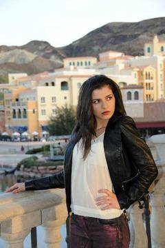 Хубавица от Лас Вегас в битка за короната „Мис Рубаят“