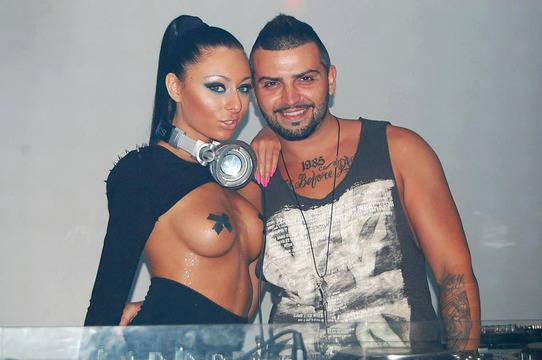 Голата DJane Nikka ще радва бургазлии утре