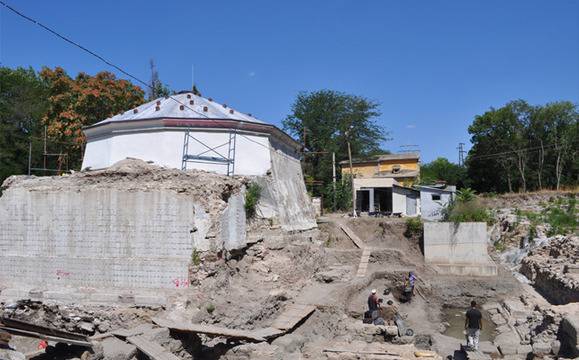 Сребърен медальон и бронзов боздуган сред находките от Аква Калиде