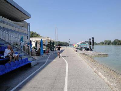 Пловдивчани карат колело по маркирана велоалея на Гребната база